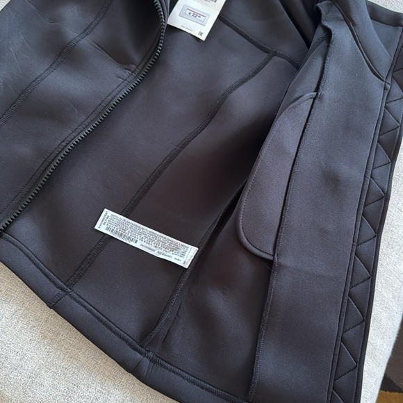 Zara Vest - Picture 2 of 5